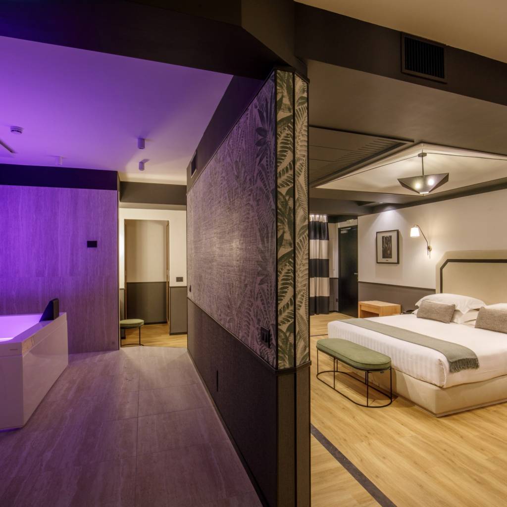 1-luxury-suite-spa-wide