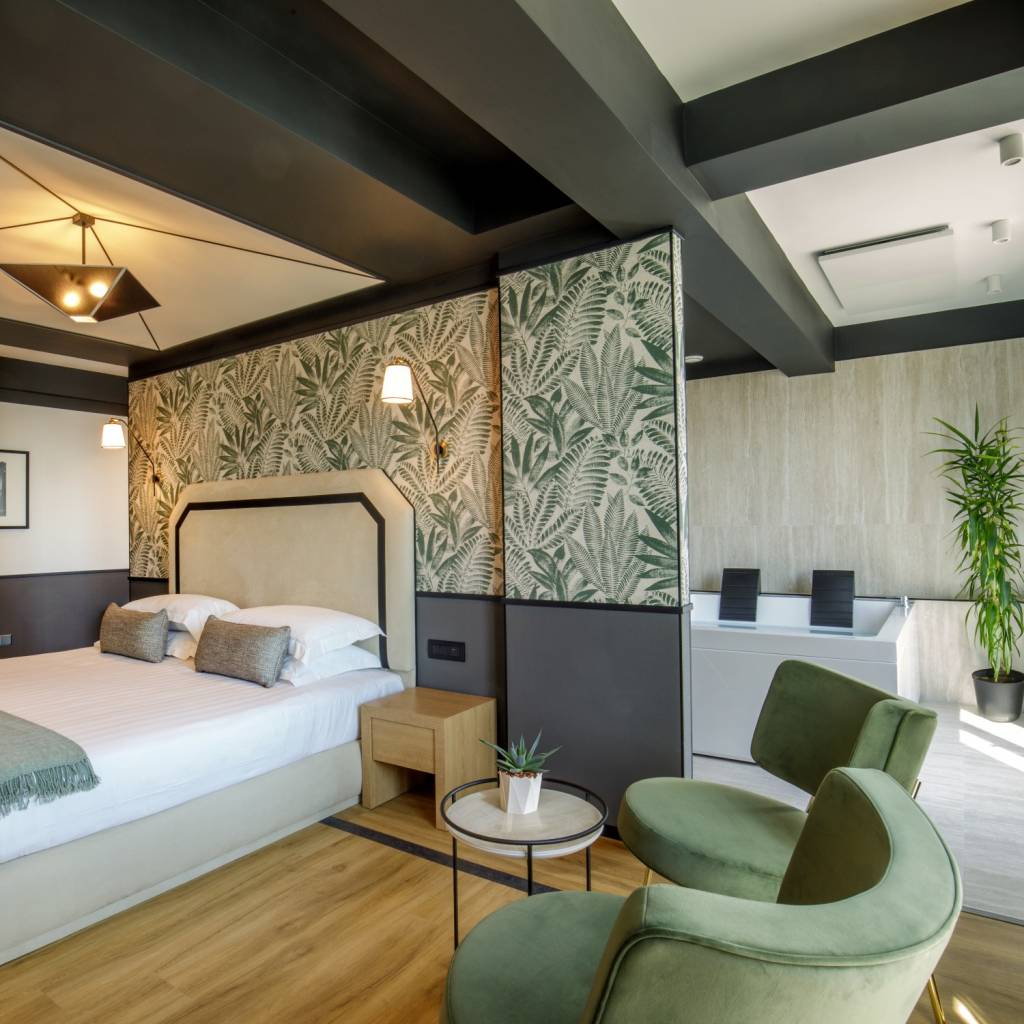 luxury-suite-spa-camera