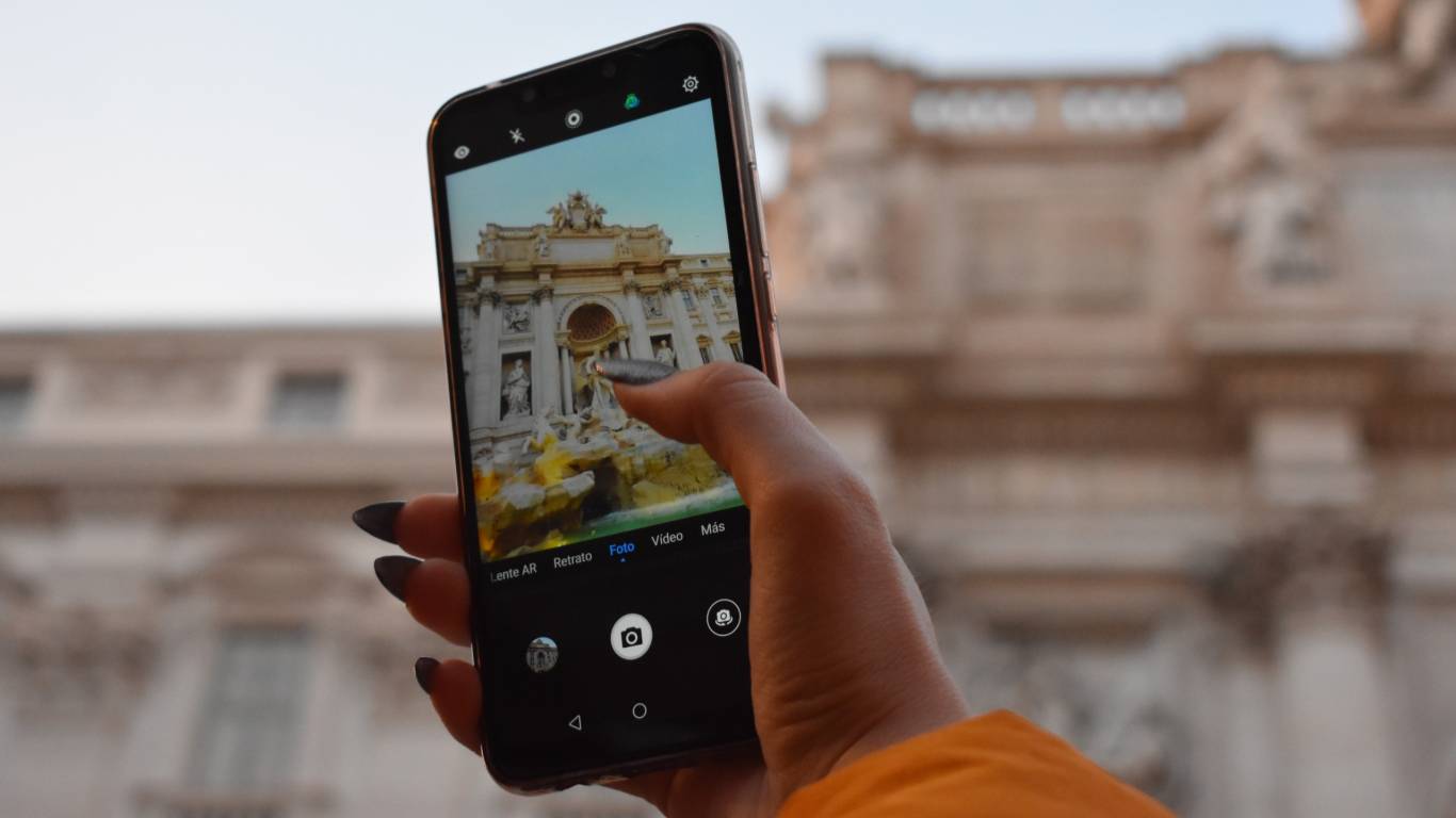 hotel-domidea-roma-foto-fontana-telefono hotel-domidea-roma-foto-fontana-telefono