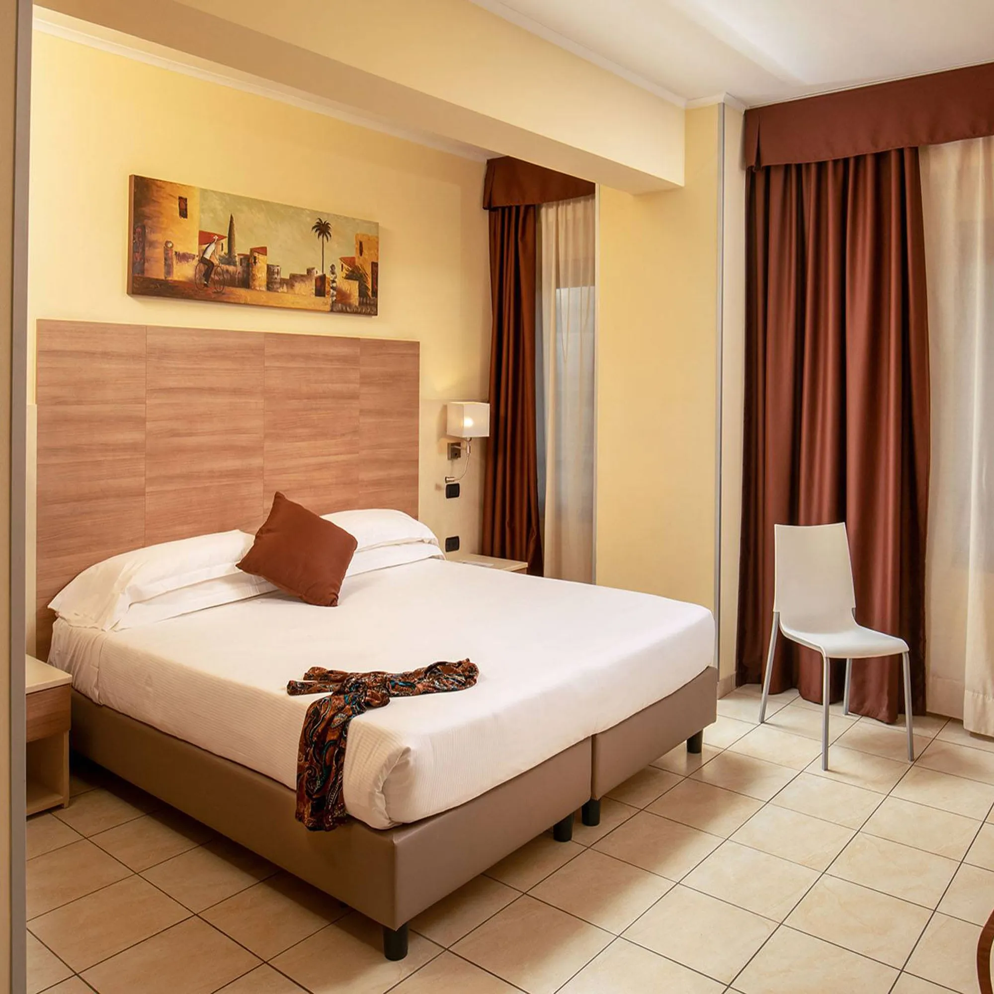 Domidea-Business-Hotel-Roma-Camera-Executive-2020-IMG-9262-jpg-quadrato