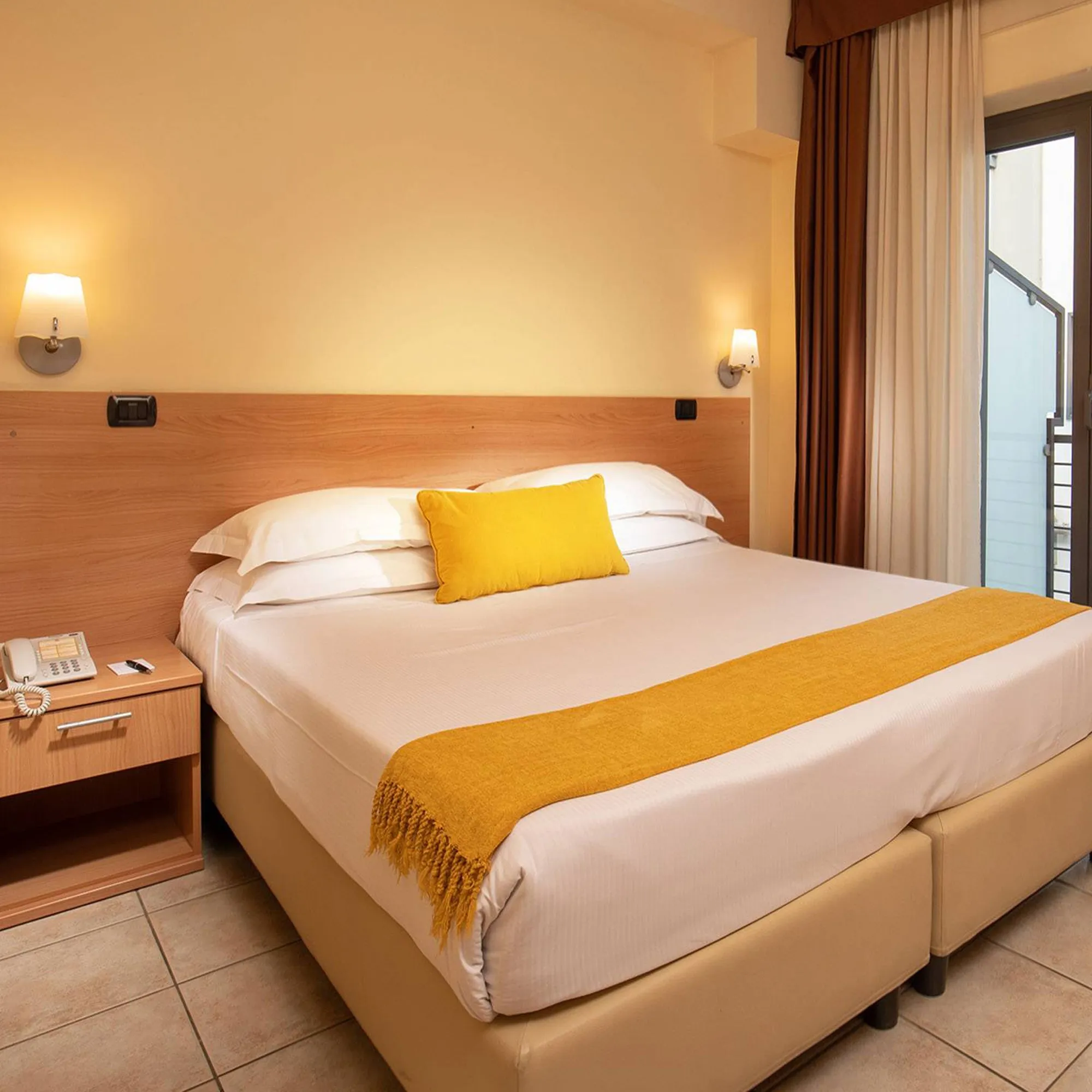 Domidea-Business-Hotel-Roma-Executive-Room-2020-IMG-9553-square