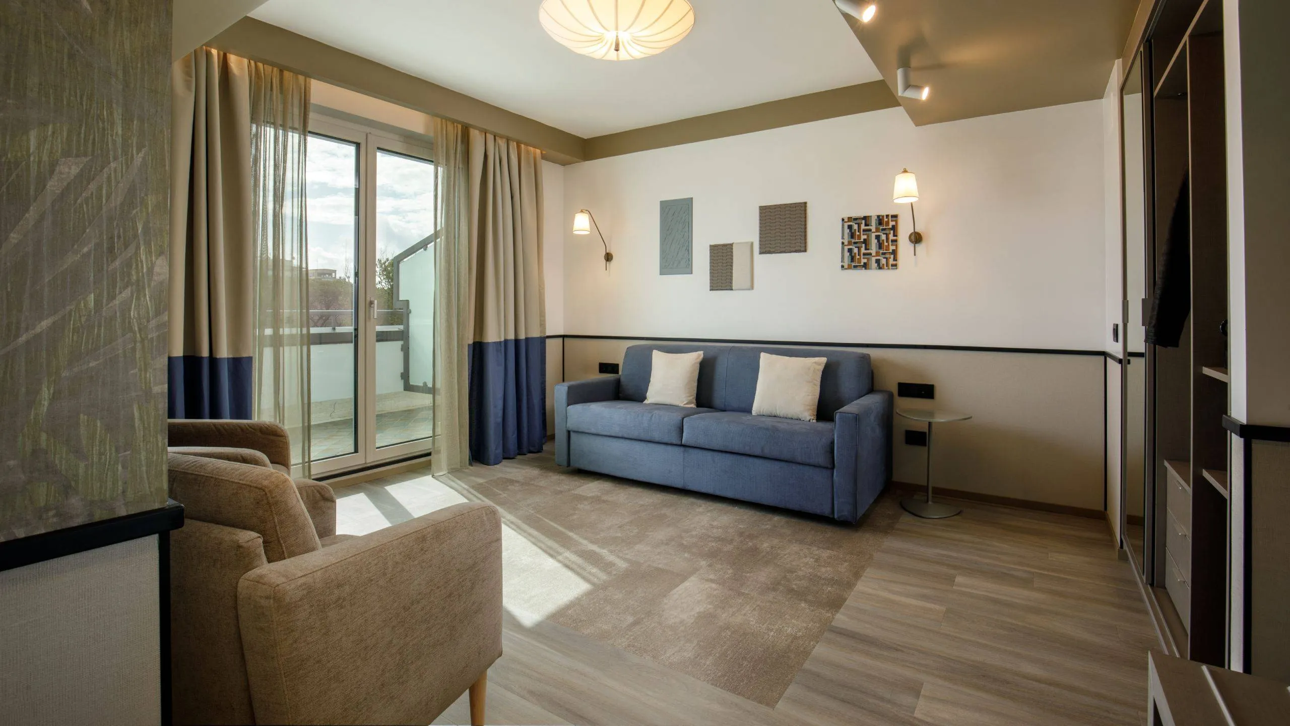 Domidea-Business-Hotel-Roma-Club-Floor-Superior-IMG-8758