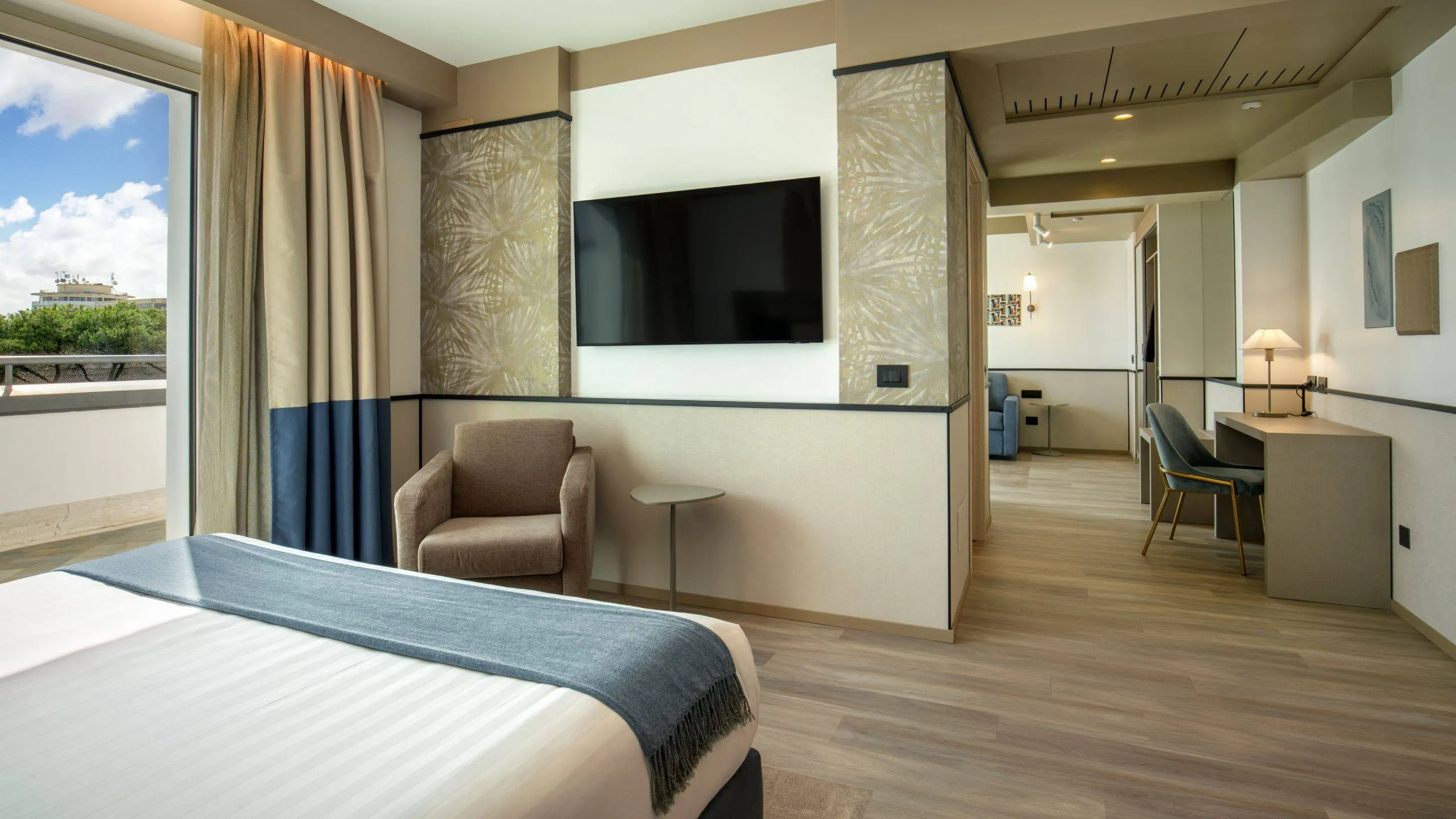 Domidea-Business-Hotel-Roma-Club-Floor-Superior-IMG-8802