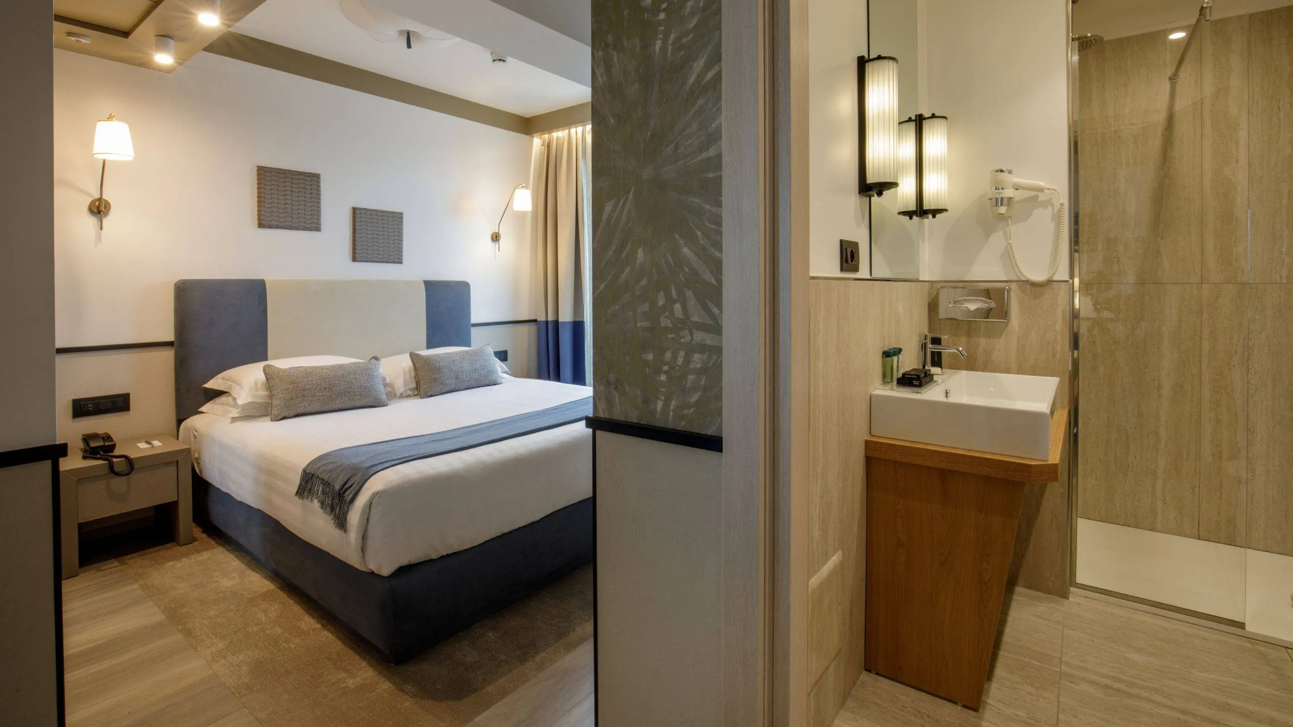 Domidea-Business-Hotel-Roma-Club-Floor-Superior-IMG-8885