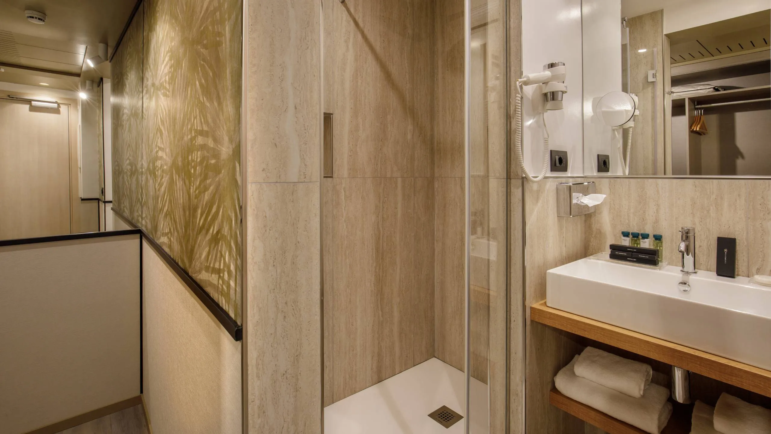 Domidea-Business-Hotel-Roma-Club-Floor-Superior-IMG-8945