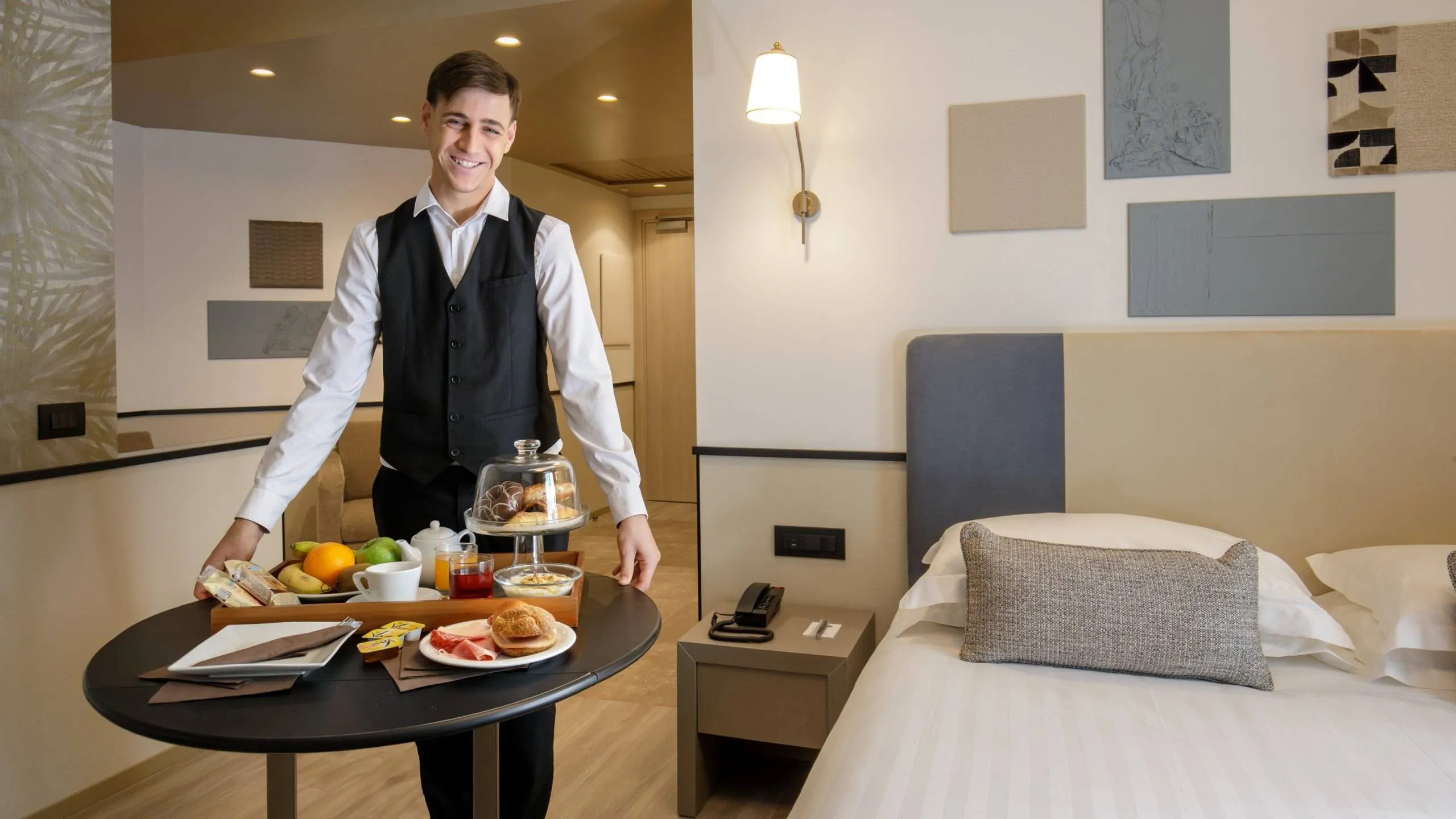 Domidea-Business-Hotel-Roma-Club-Floor-Superior-IMG-8999