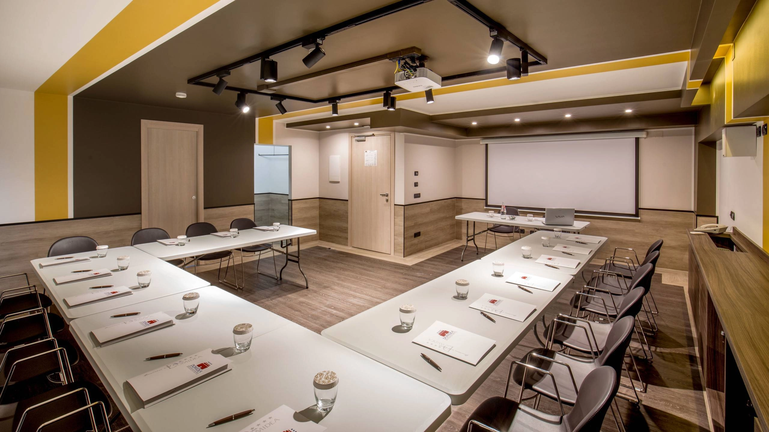 Hotel-Domidea-sala-meeting-3079.jpg