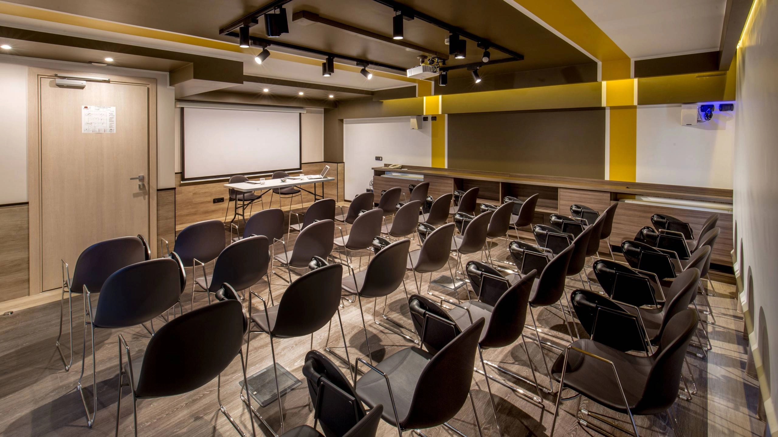 Hotel-Domidea-Sala-meeting-Aurea--Platea.jpg